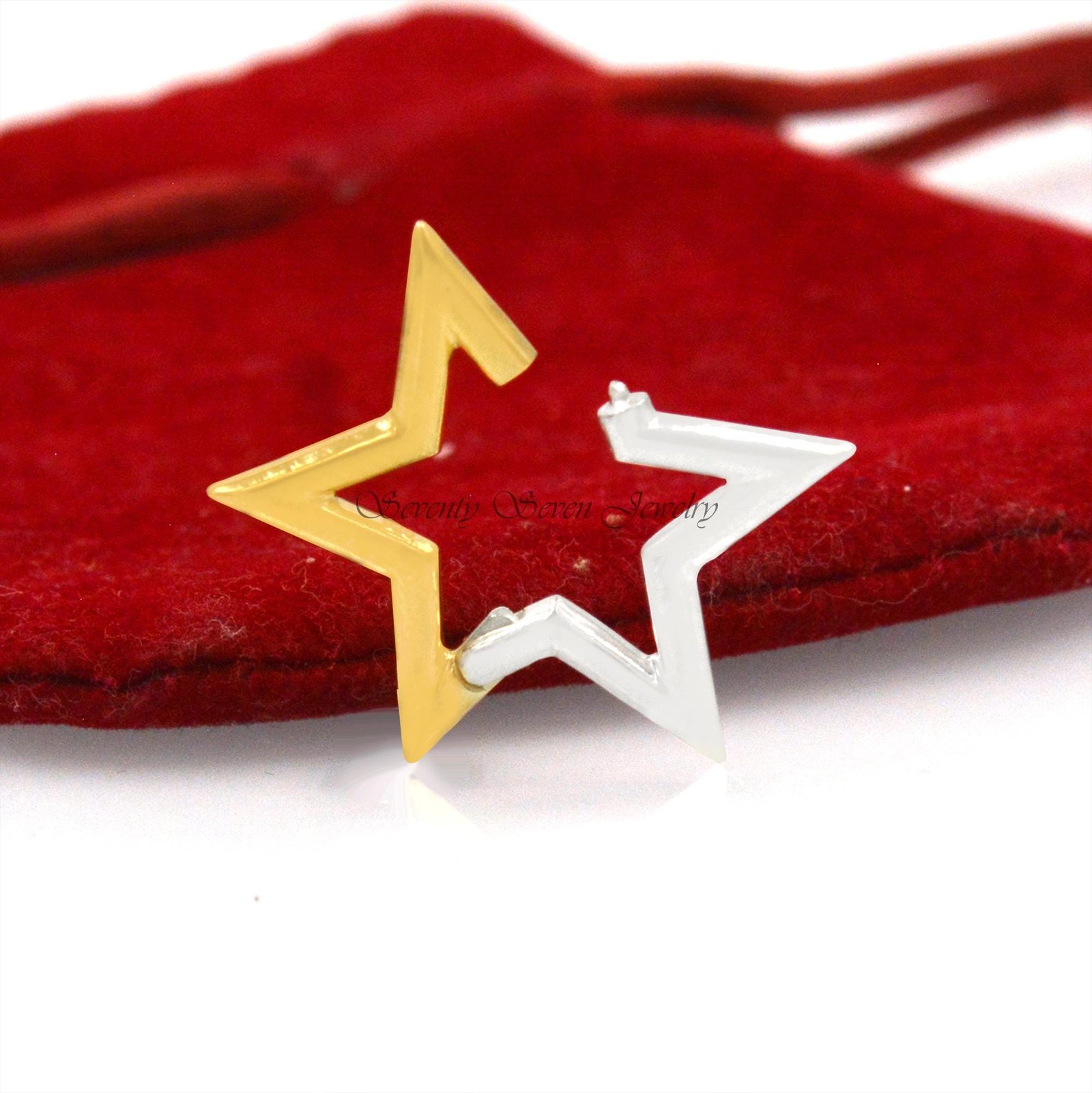 925 Silver Star Charms Holder: Two-Tone Connector Lock - Seventy Seven Jewelry | SKU: SSMJP508A-SLYG-2026 925 Silver Star Charms Holder: Two-Tone Connector Lock - Seventy Seven Jewelry | SKU: SSMJP508A-SLYG-2026