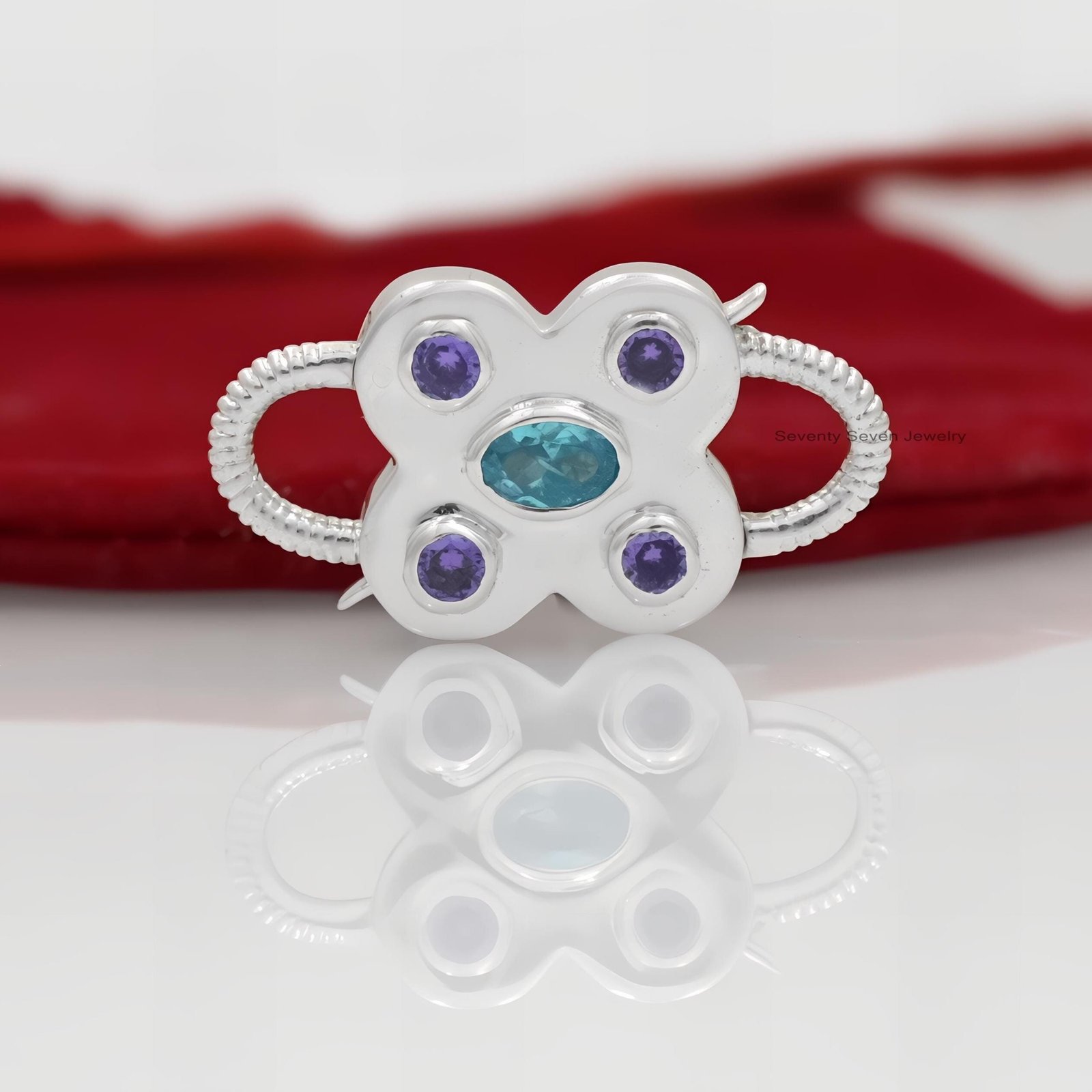 925 Sterling Silver Floral Padlock Pendant - Handmade Openable Charm - View 4 - Seventy Seven Jewelry | SKU: SSMJP65-SLYG-202 925 Sterling Silver Floral Padlock Pendant - Handmade Openable Charm - View 4 - Seventy Seven Jewelry | SKU: SSMJP65-SLYG-202