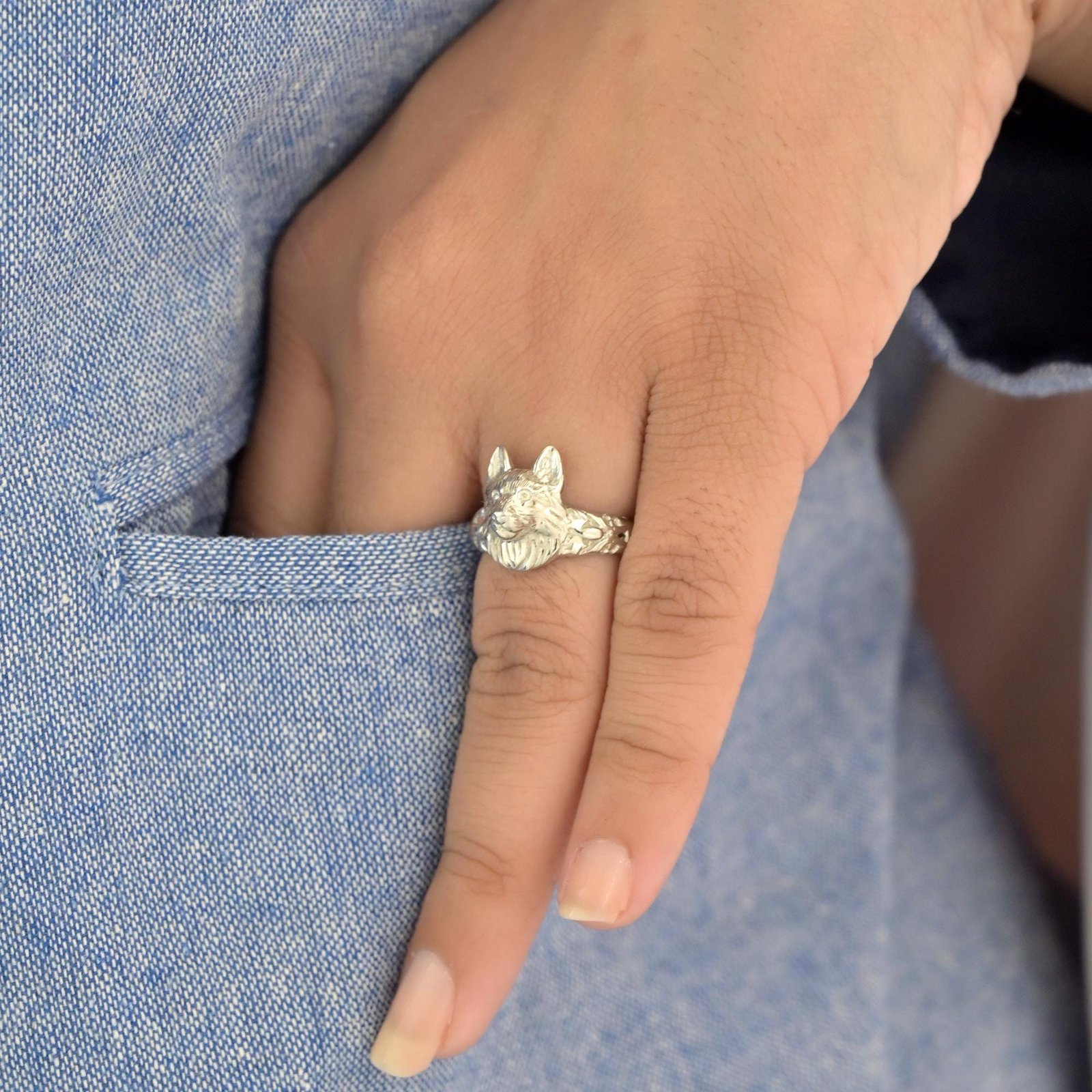 14k Gold German Shepherd Ring, Dainty Dog Jewelry - View 4 - Suren Jewels | SKU: SJR3201-SLWG-US-6 14k Gold German Shepherd Ring, Dainty Dog Jewelry - View 4 - Suren Jewels | SKU: SJR3201-SLWG-US-6