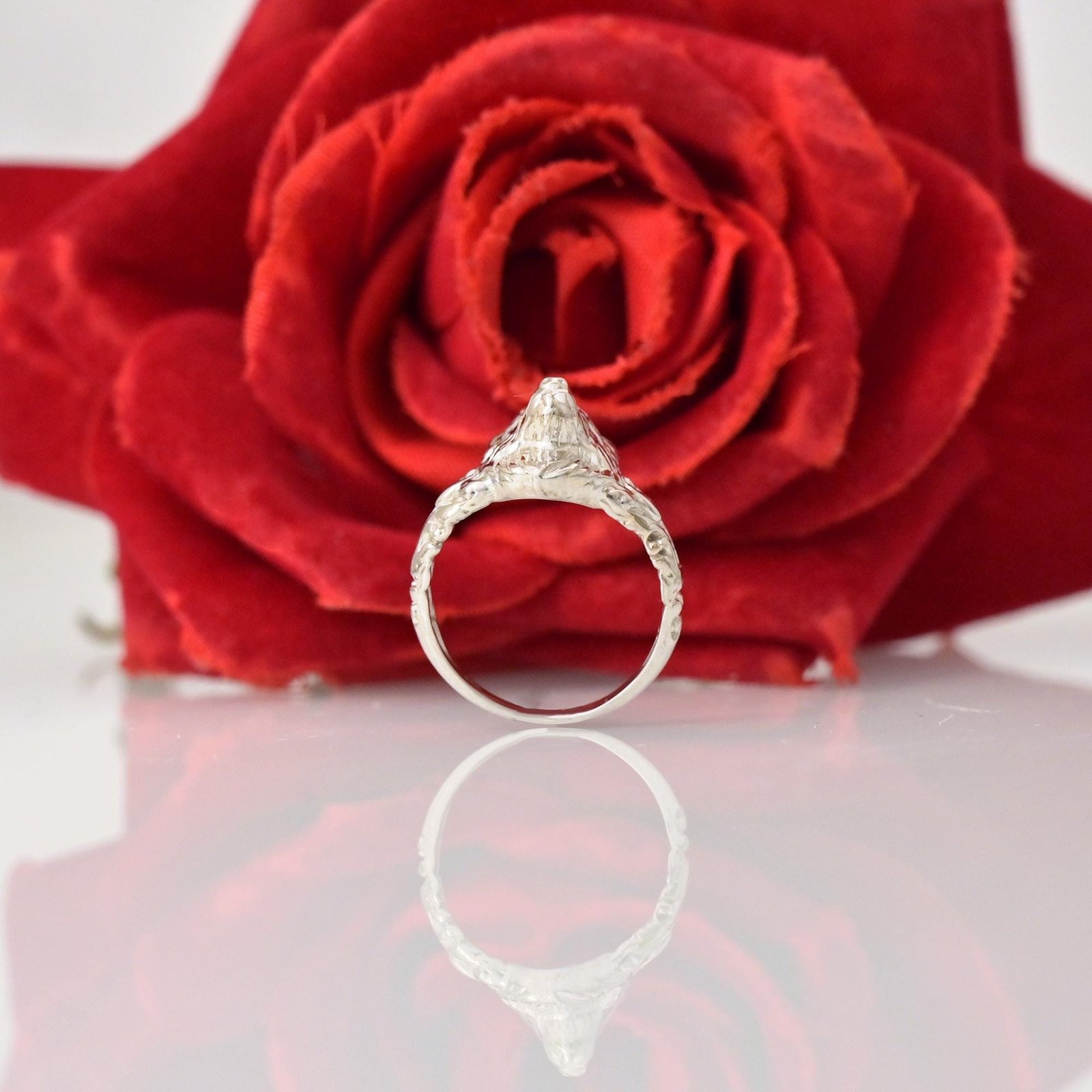 14k Gold German Shepherd Ring, Dainty Dog Jewelry - View 6 - Suren Jewels | SKU: SJR3201-SLWG-US-6 14k Gold German Shepherd Ring, Dainty Dog Jewelry - View 6 - Suren Jewels | SKU: SJR3201-SLWG-US-6