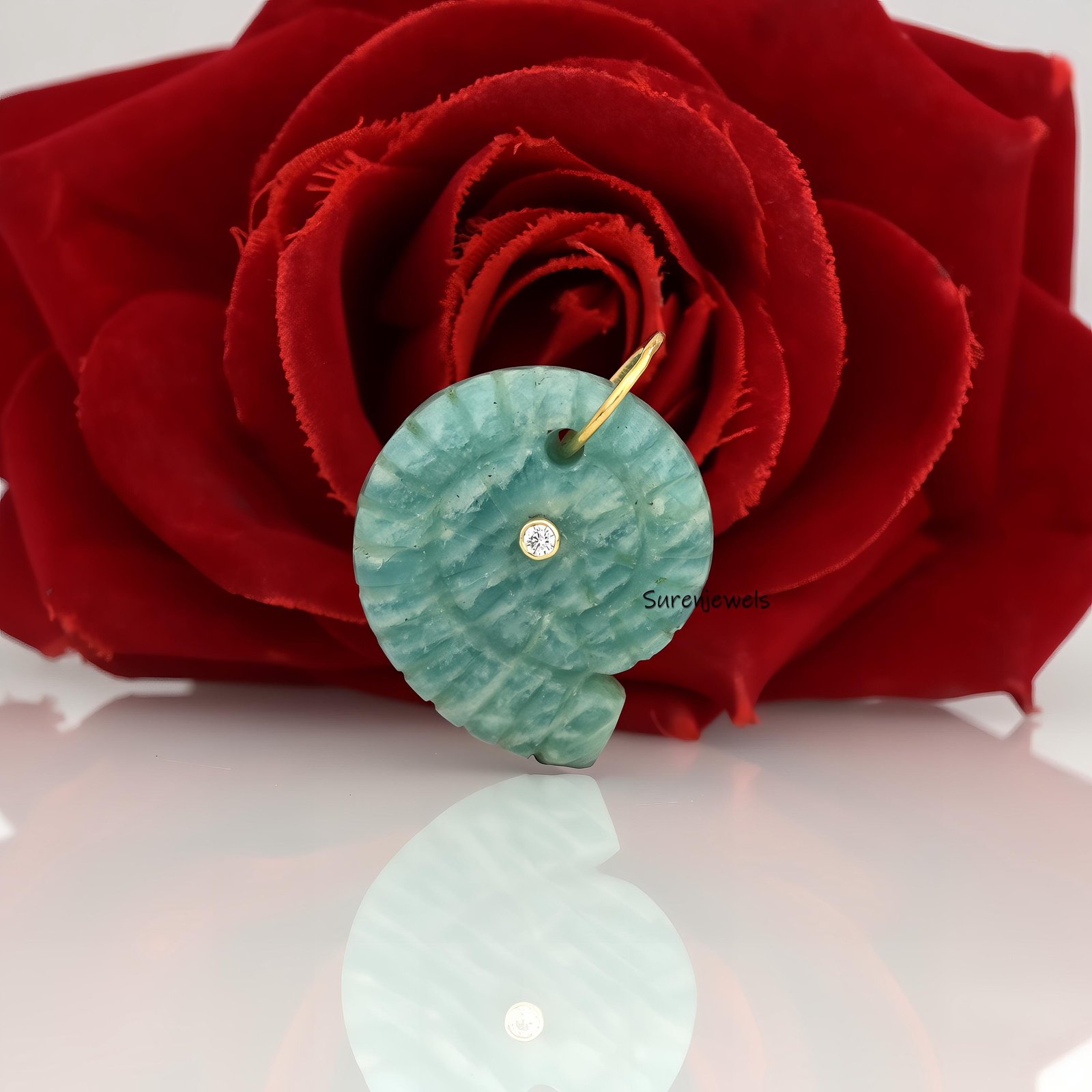 14K Gold Hand Carved Gemstone Shell Pendant - View 7 - Suren Jewels | SKU: SJP3465-SLYGRCRCZ-40M 14K Gold Hand Carved Gemstone Shell Pendant - View 7 - Suren Jewels | SKU: SJP3465-SLYGRCRCZ-40M