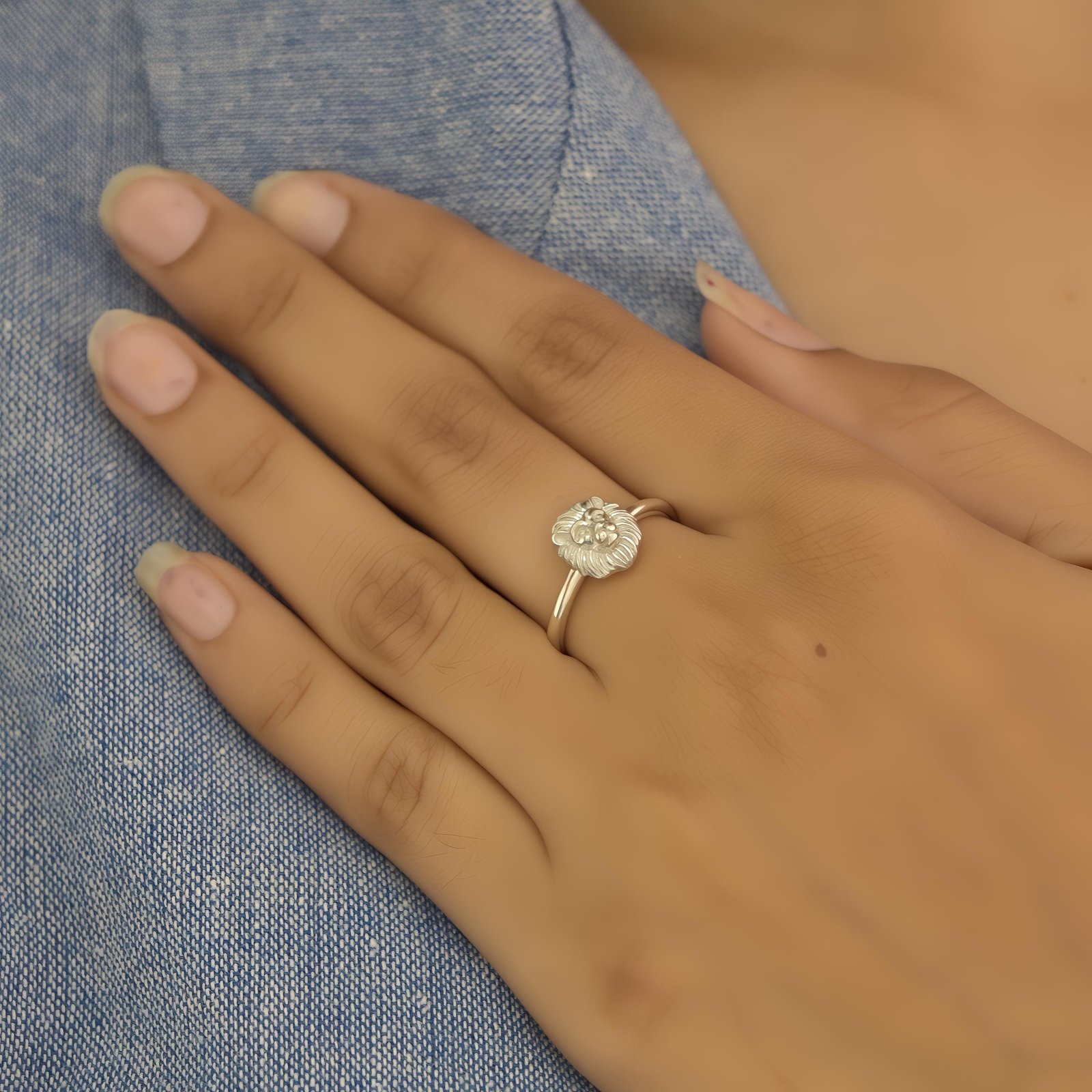 14k Gold Lion Head Ring: Dainty Animal Jewelry - View 7 - Suren Jewels | SKU: SJR2923 14k Gold Lion Head Ring: Dainty Animal Jewelry - View 7 - Suren Jewels | SKU: SJR2923