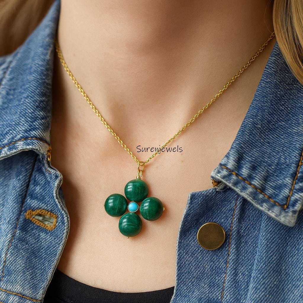 14K Gold Malachite Clover Pendant: Handmade Gemstone Jewelry - Suren Jewels | SKU: SJP5393-SLYGOCR-30M 14K Gold Malachite Clover Pendant: Handmade Gemstone Jewelry - Suren Jewels | SKU: SJP5393-SLYGOCR-30M