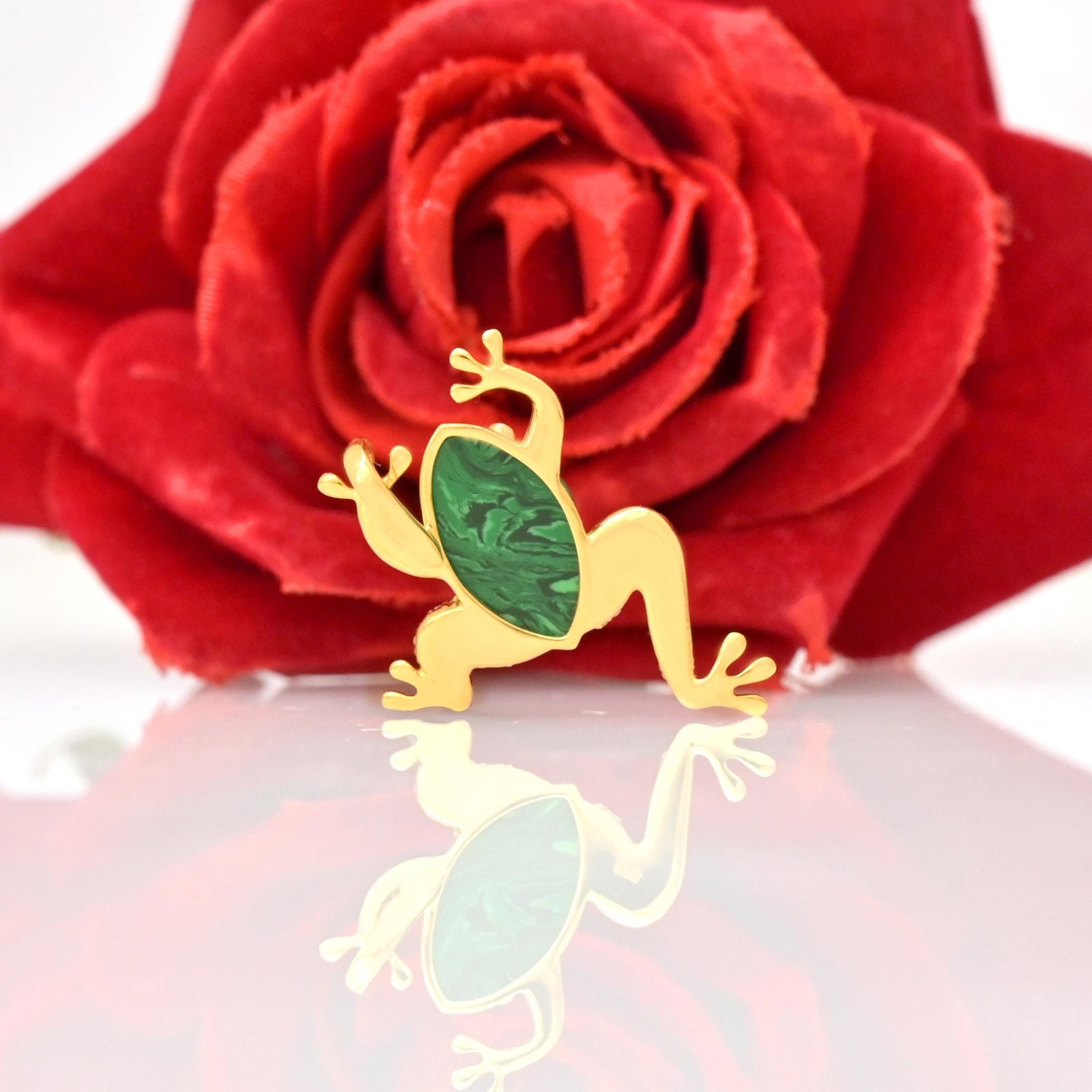 14K Gold Malachite Frog Pendant: Hand Carved Animal Jewelry - View 4 - Suren Jewels | SKU: SJP1415-SLYGMKBKCZWCZ 14K Gold Malachite Frog Pendant: Hand Carved Animal Jewelry - View 4 - Suren Jewels | SKU: SJP1415-SLYGMKBKCZWCZ