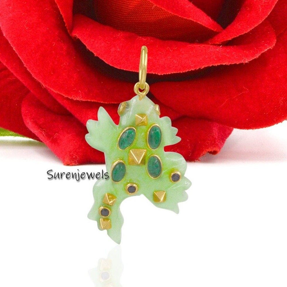14K Gold Malachite Frog Pendant: Handmade Carved Animal Charm - Suren Jewels | SKU: SJP1724 14K Gold Malachite Frog Pendant: Handmade Carved Animal Charm - Suren Jewels | SKU: SJP1724