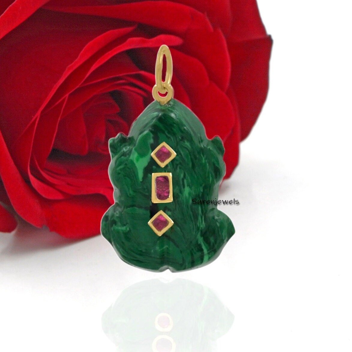14k Gold Malachite Frog Pendant with Ruby CZ Accents - View 4 - Suren Jewels | SKU: SJP4913-SLYGMKRUCZ-35M 14k Gold Malachite Frog Pendant with Ruby CZ Accents - View 4 - Suren Jewels | SKU: SJP4913-SLYGMKRUCZ-35M