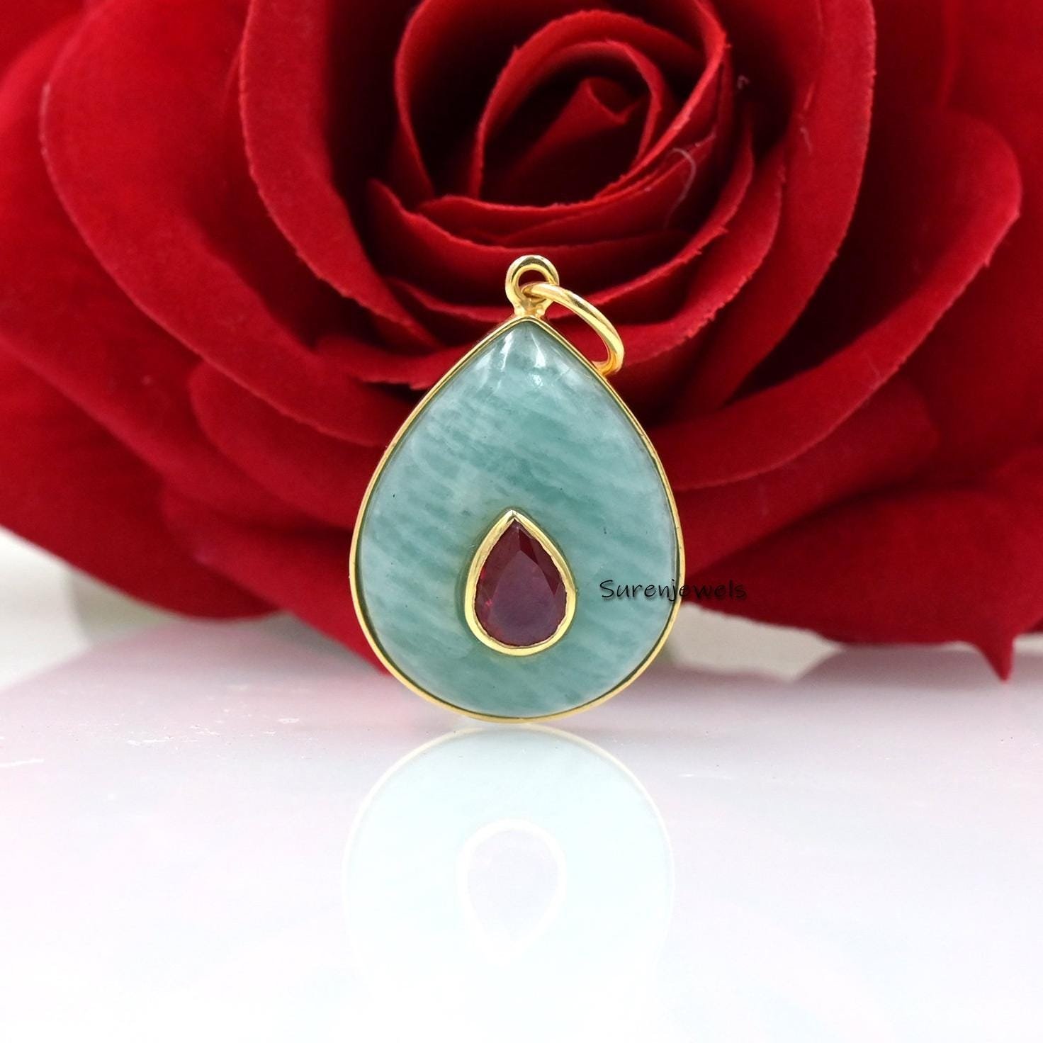 14K Gold Malachite Teardrop Pendant: Designer Gemstone Drop - View 3 - Suren Jewels | SKU: SJP1574-SLYGAMCZ 14K Gold Malachite Teardrop Pendant: Designer Gemstone Drop - View 3 - Suren Jewels | SKU: SJP1574-SLYGAMCZ