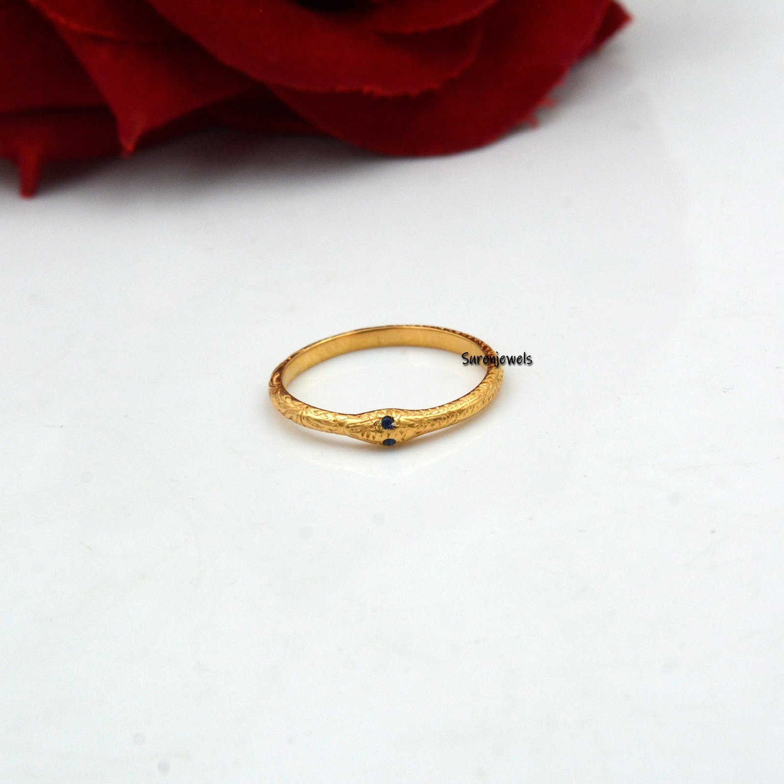 14k Gold Ouroboros Snake Ring: Emerald Accent - View 3 - Suren Jewels | SKU: SJR912-14KYGTQ-US-5 14k Gold Ouroboros Snake Ring: Emerald Accent - View 3 - Suren Jewels | SKU: SJR912-14KYGTQ-US-5