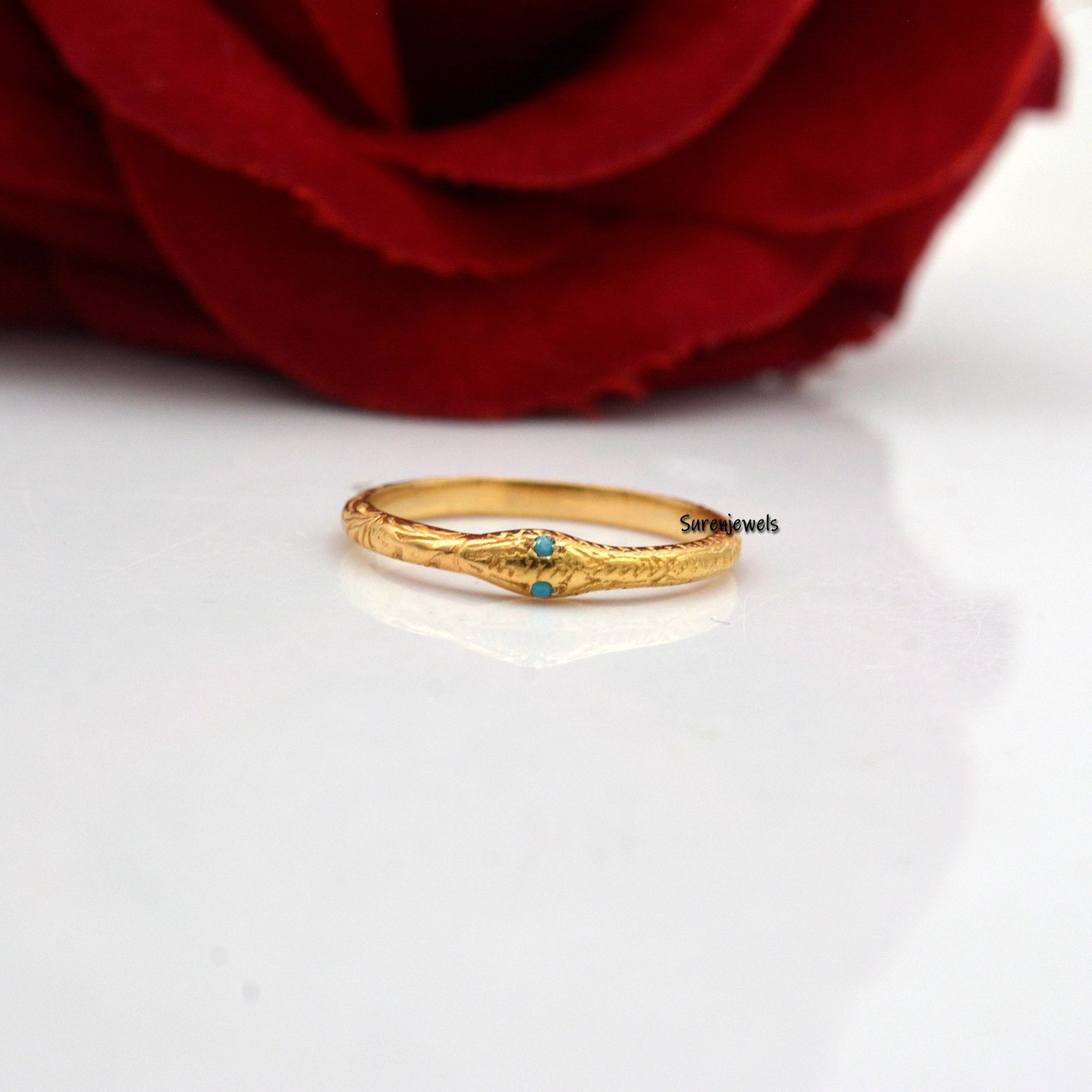 14k Gold Ouroboros Snake Ring: Emerald Accent - View 4 - Suren Jewels | SKU: SJR912-14KYGTQ-US-5 14k Gold Ouroboros Snake Ring: Emerald Accent - View 4 - Suren Jewels | SKU: SJR912-14KYGTQ-US-5