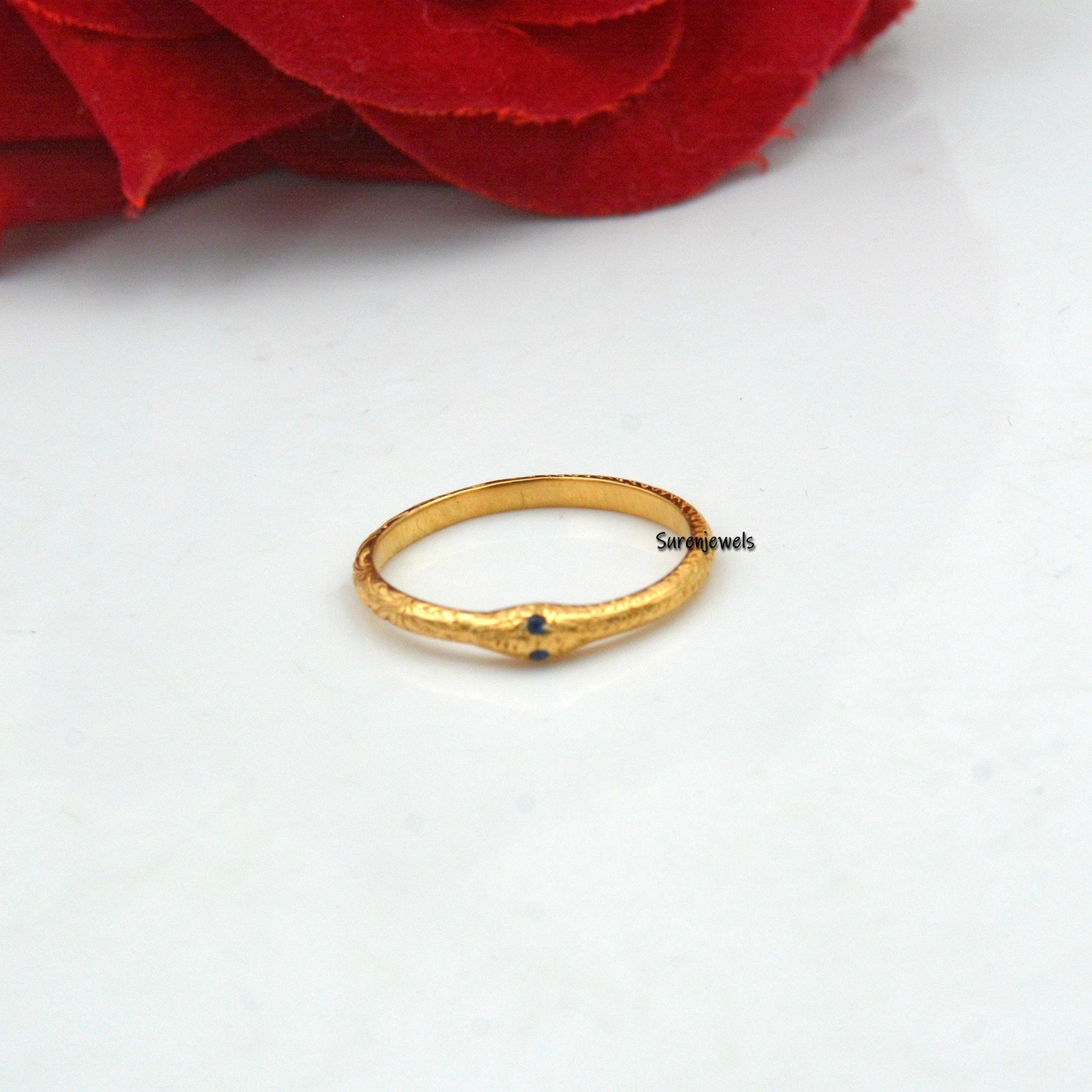 14k Gold Ouroboros Snake Ring: Emerald Accent - View 6 - Suren Jewels | SKU: SJR912-14KYGTQ-US-5 14k Gold Ouroboros Snake Ring: Emerald Accent - View 6 - Suren Jewels | SKU: SJR912-14KYGTQ-US-5