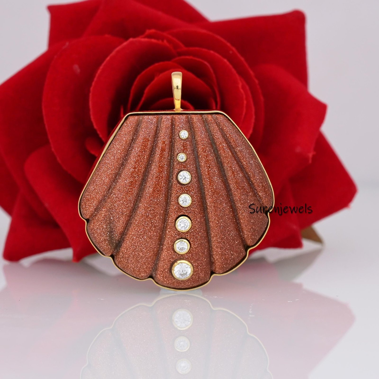14K Gold Scallop Shell Pendant: Gemstone Beach Jewelry - View 3 - Suren Jewels | SKU: SJP2958-SLYGPOPCZ 14K Gold Scallop Shell Pendant: Gemstone Beach Jewelry - View 3 - Suren Jewels | SKU: SJP2958-SLYGPOPCZ