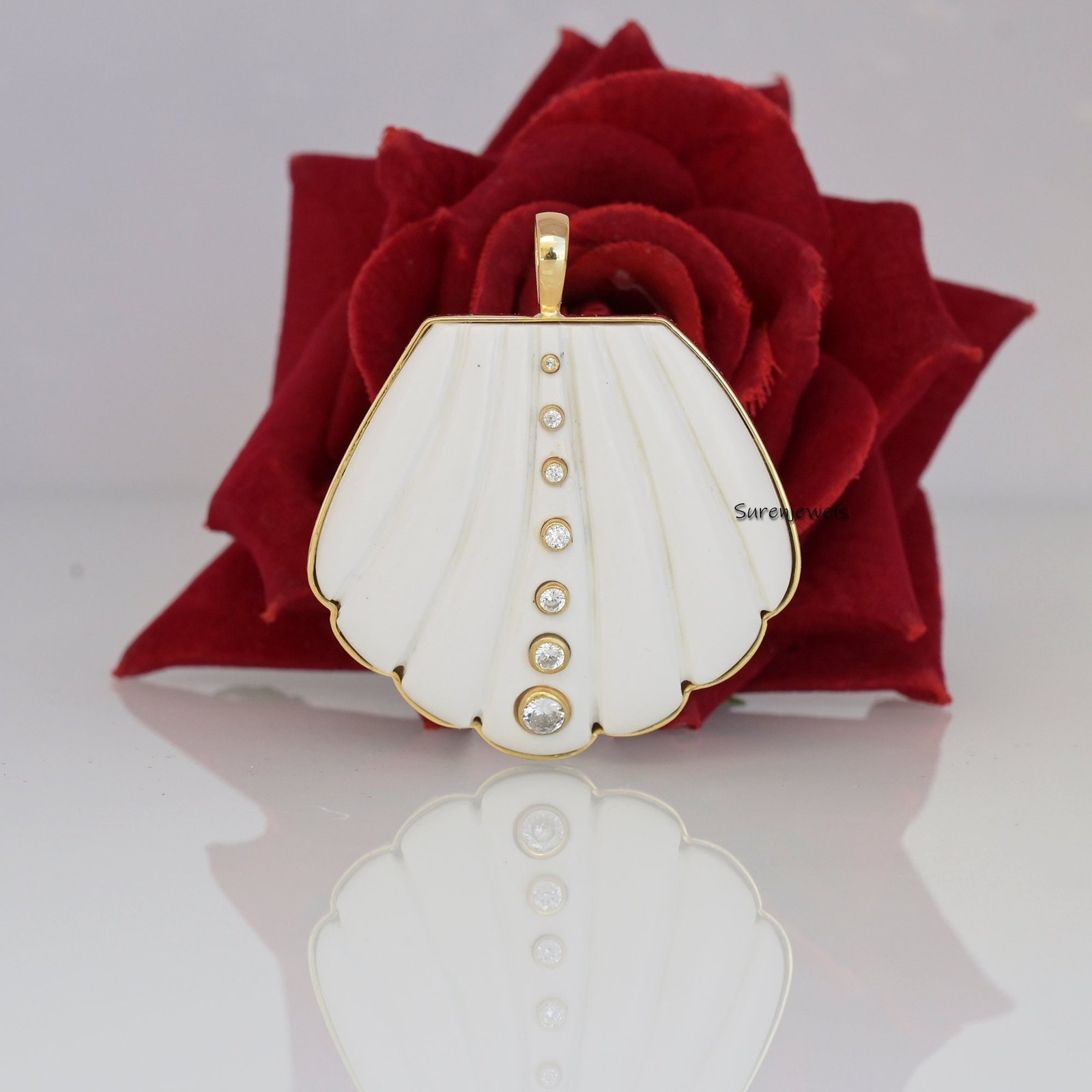14K Gold Scallop Shell Pendant: Gemstone Beach Jewelry - View 5 - Suren Jewels | SKU: SJP2958-SLYGPOPCZ 14K Gold Scallop Shell Pendant: Gemstone Beach Jewelry - View 5 - Suren Jewels | SKU: SJP2958-SLYGPOPCZ