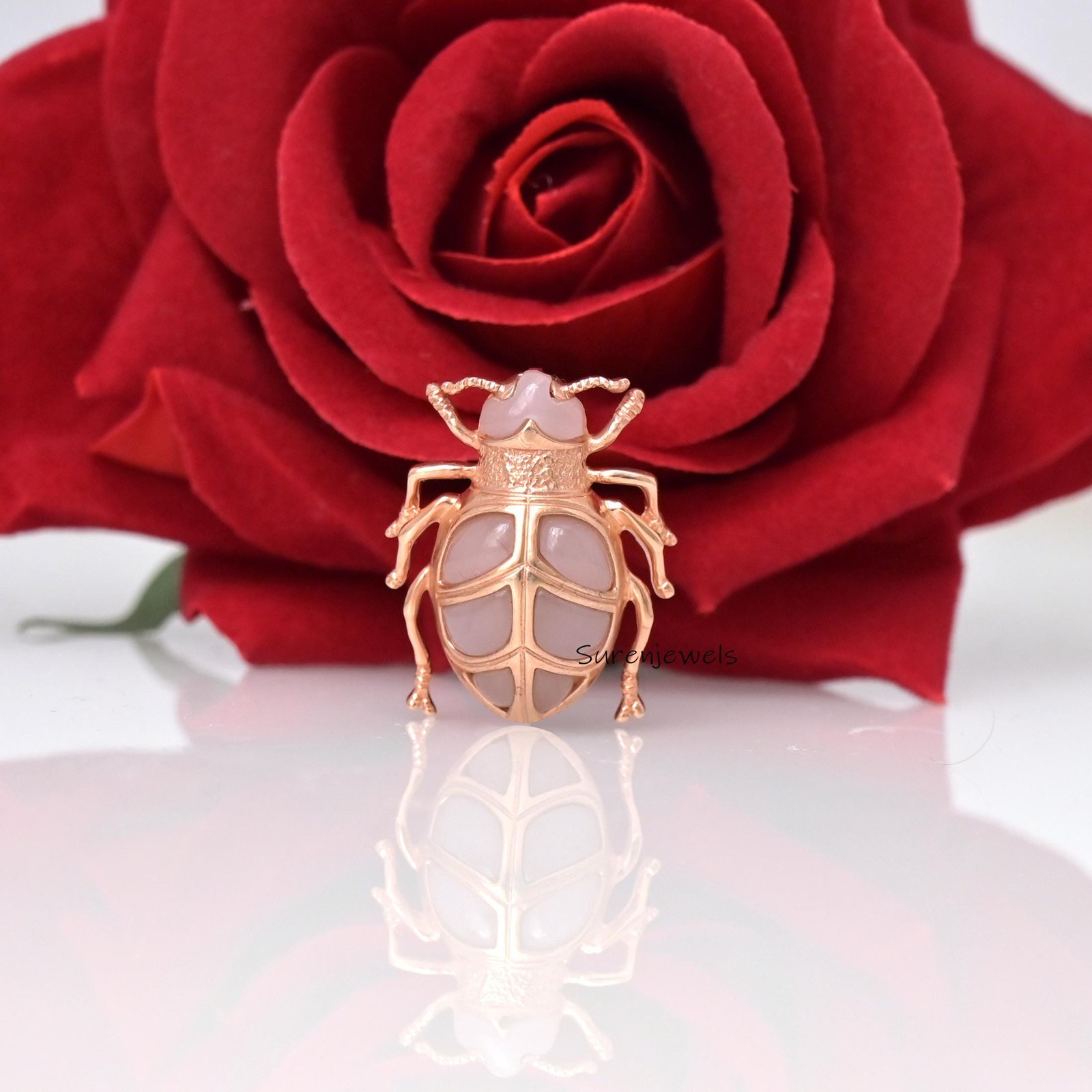 14K Gold Scarab Pendant, Hand Carved Egyptian Beetle Jewelry - View 7 - Suren Jewels | SKU: SJP4574-SLYGAZBKCZ-25M,SJP4961-SL 14K Gold Scarab Pendant, Hand Carved Egyptian Beetle Jewelry - View 7 - Suren Jewels | SKU: SJP4574-SLYGAZBKCZ-25M,SJP4961-SL