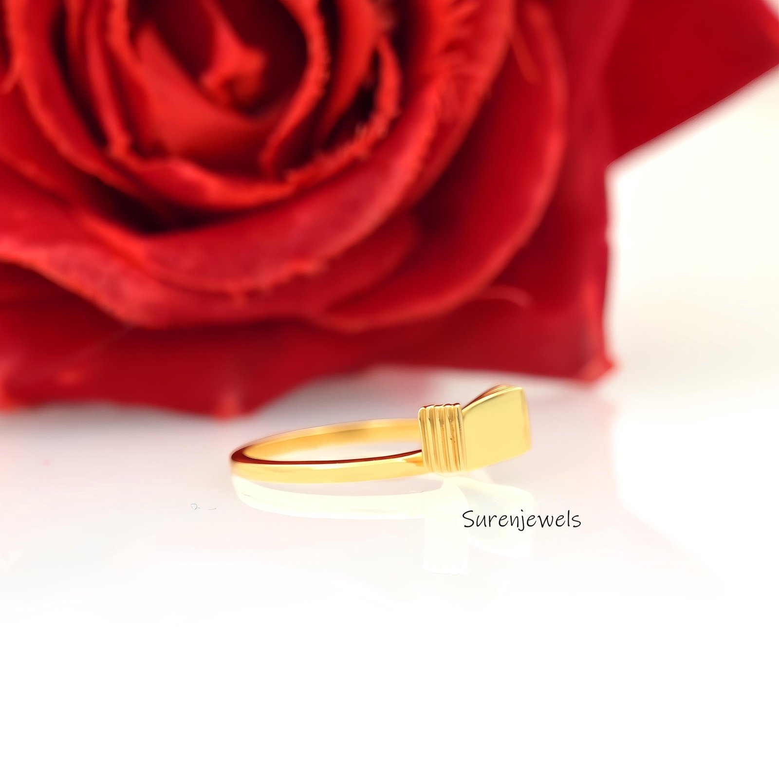 14k Yellow Gold Book Ring: Minimalist Book Lover Jewelry - View 5 - Suren Jewels | SKU: SJR2900-SLNS-US-8 14k Yellow Gold Book Ring: Minimalist Book Lover Jewelry - View 5 - Suren Jewels | SKU: SJR2900-SLNS-US-8