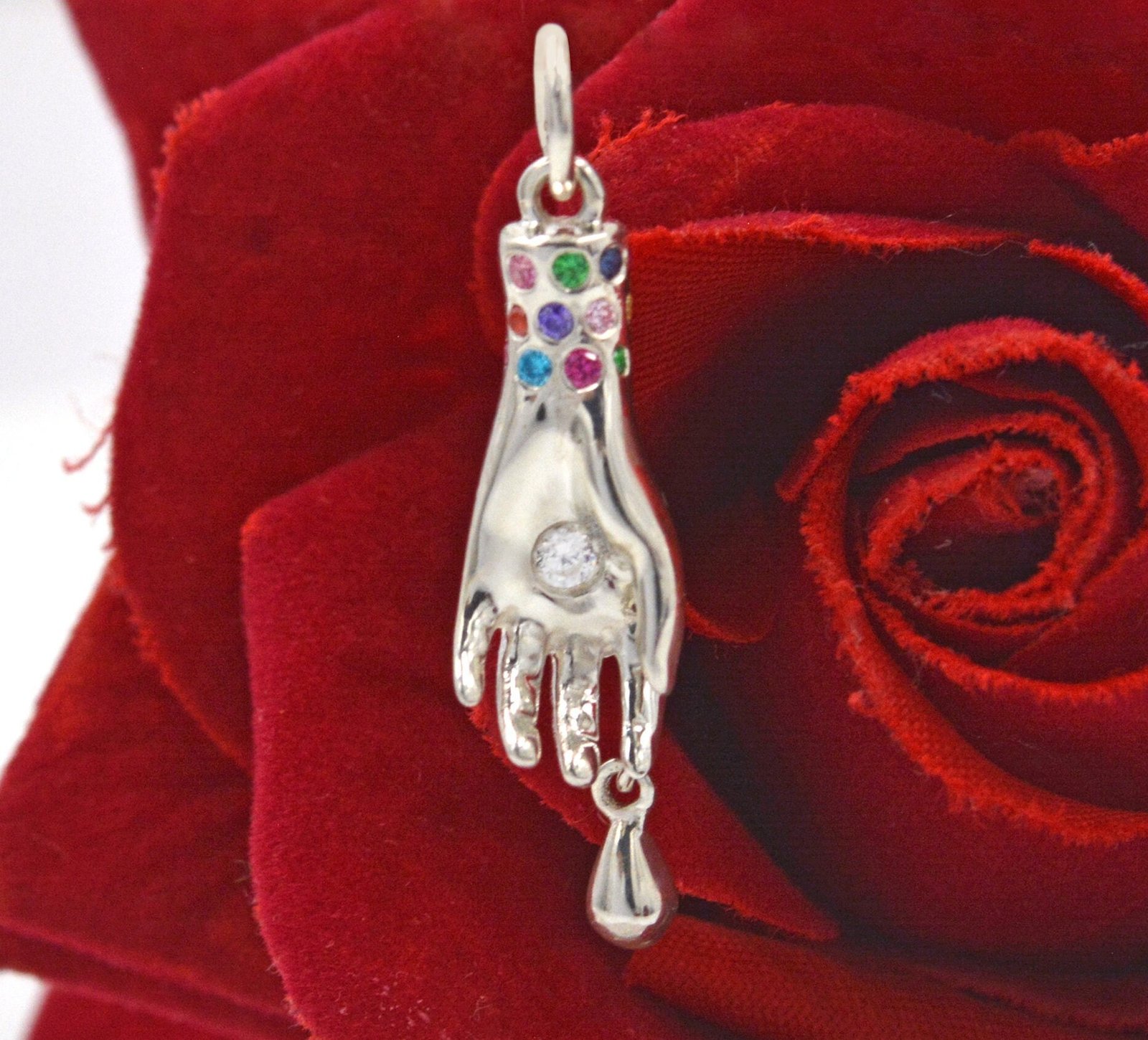 925 Silver Figa Hand Pendant: Good Luck Charm Jewelry - Suren Jewels | SKU: SJP1527-SLNSMTCS 925 Silver Figa Hand Pendant: Good Luck Charm Jewelry - Suren Jewels | SKU: SJP1527-SLNSMTCS