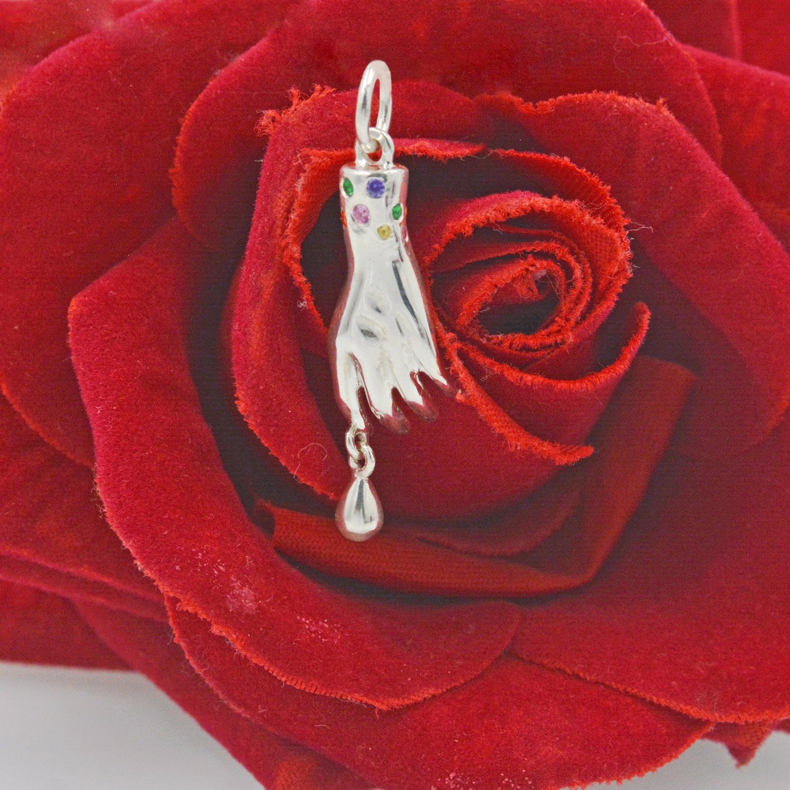 925 Silver Figa Hand Pendant: Good Luck Charm Jewelry - View 4 - Suren Jewels | SKU: SJP1527-SLNSMTCS 925 Silver Figa Hand Pendant: Good Luck Charm Jewelry - View 4 - Suren Jewels | SKU: SJP1527-SLNSMTCS