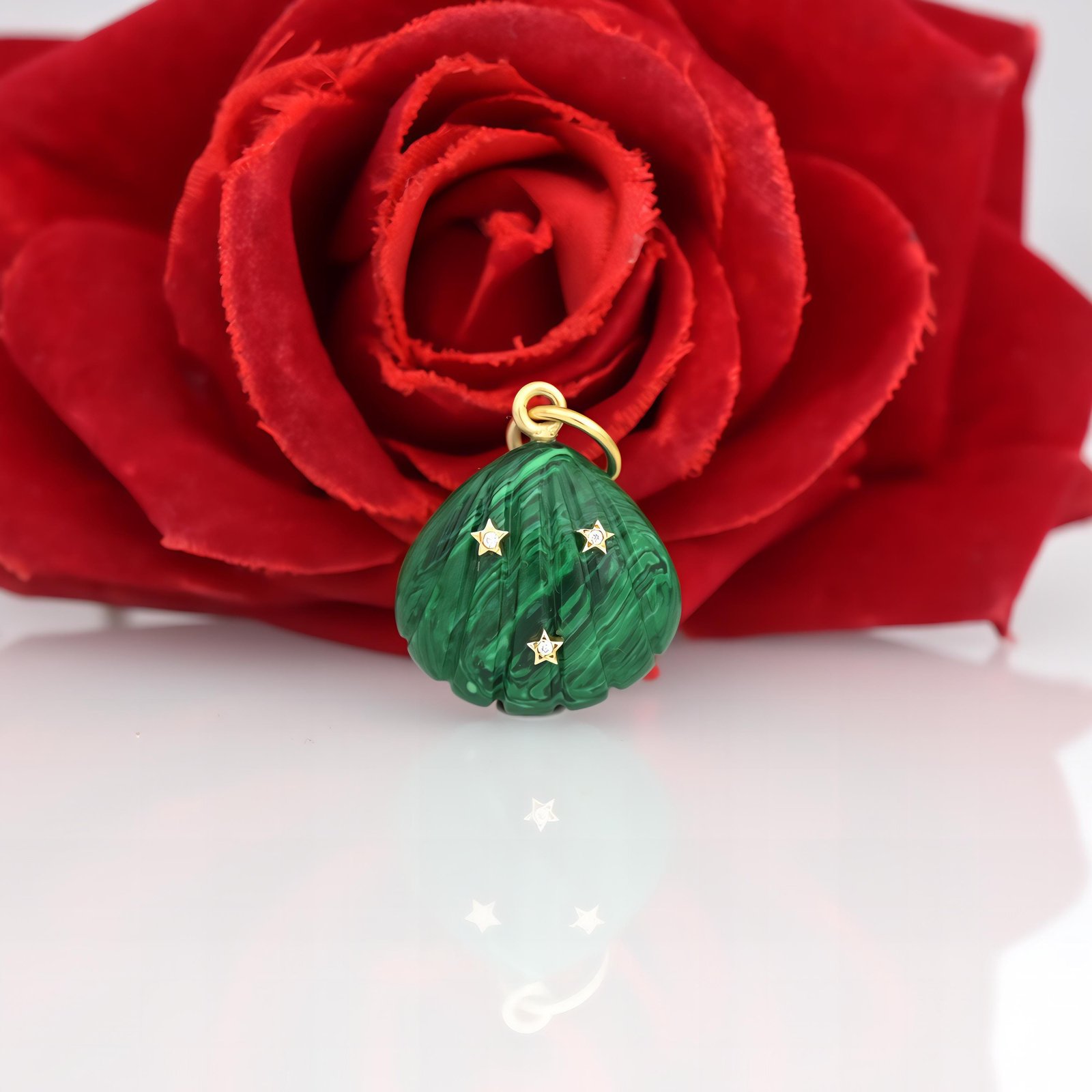 925 Silver Gemstone Shell Pendant: Hand Carved Charm - View 5 - Suren Jewels | SKU: SJP1497 925 Silver Gemstone Shell Pendant: Hand Carved Charm - View 5 - Suren Jewels | SKU: SJP1497