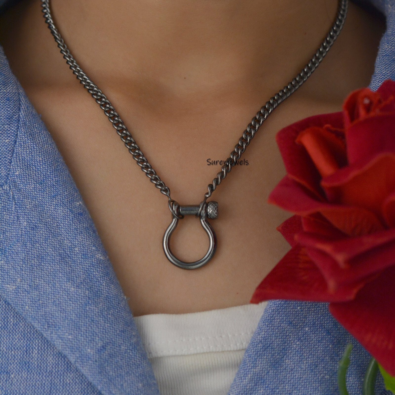 925 Silver Horseshoe Snaffle Bit Necklace: Shackle Clasp - View 2 - Suren Jewels | SKU: SJP72-SLYG-N22-18I 925 Silver Horseshoe Snaffle Bit Necklace: Shackle Clasp - View 2 - Suren Jewels | SKU: SJP72-SLYG-N22-18I