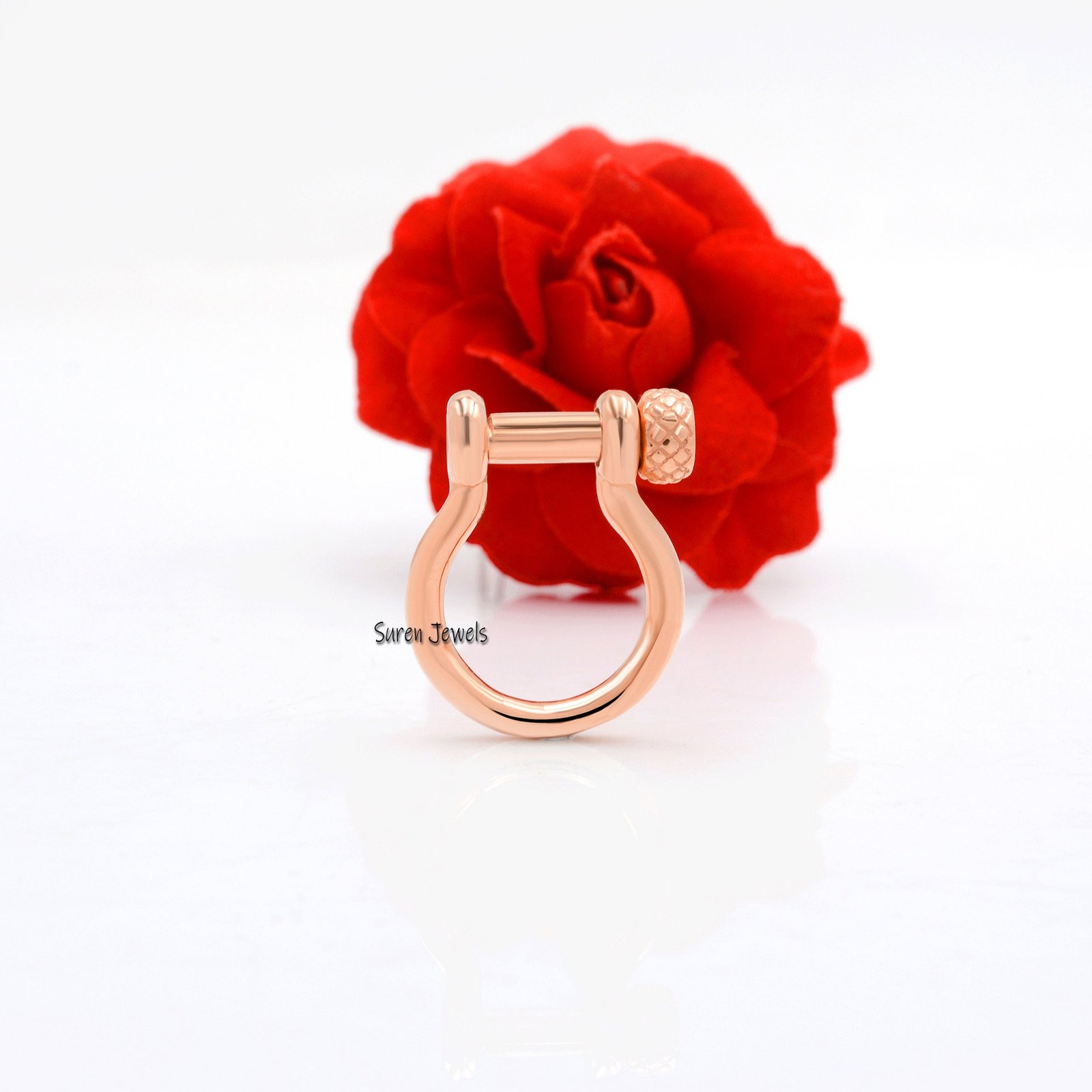 925 Silver Horseshoe Snaffle Bit Necklace: Shackle Clasp - View 5 - Suren Jewels | SKU: SJP72-SLYG-N22-18I 925 Silver Horseshoe Snaffle Bit Necklace: Shackle Clasp - View 5 - Suren Jewels | SKU: SJP72-SLYG-N22-18I