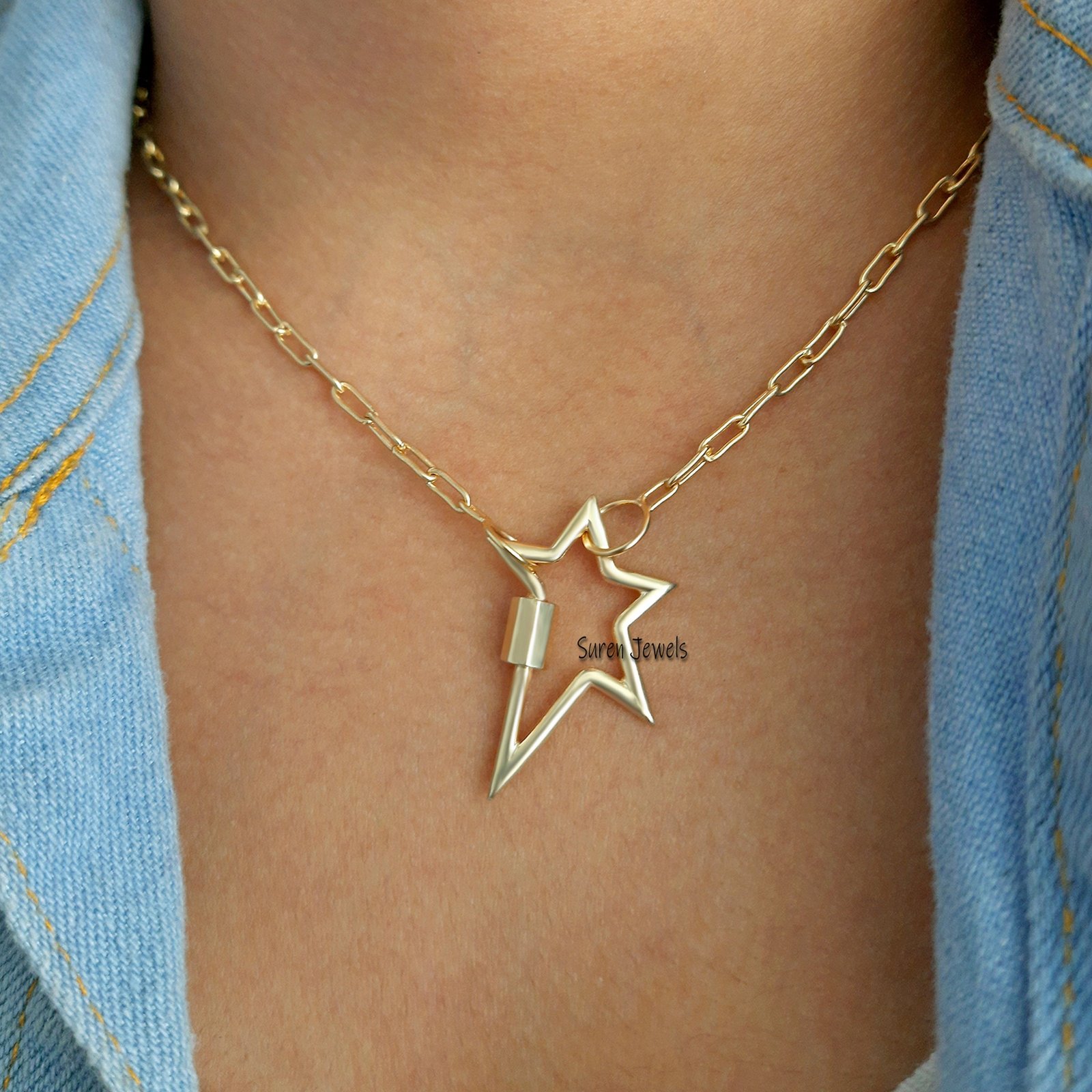 9K Gold Star Carabiner Lock Pendant Necklace - View 3 - Suren Jewels | SKU: SPC20-9KYG-N36-18I 9K Gold Star Carabiner Lock Pendant Necklace - View 3 - Suren Jewels | SKU: SPC20-9KYG-N36-18I