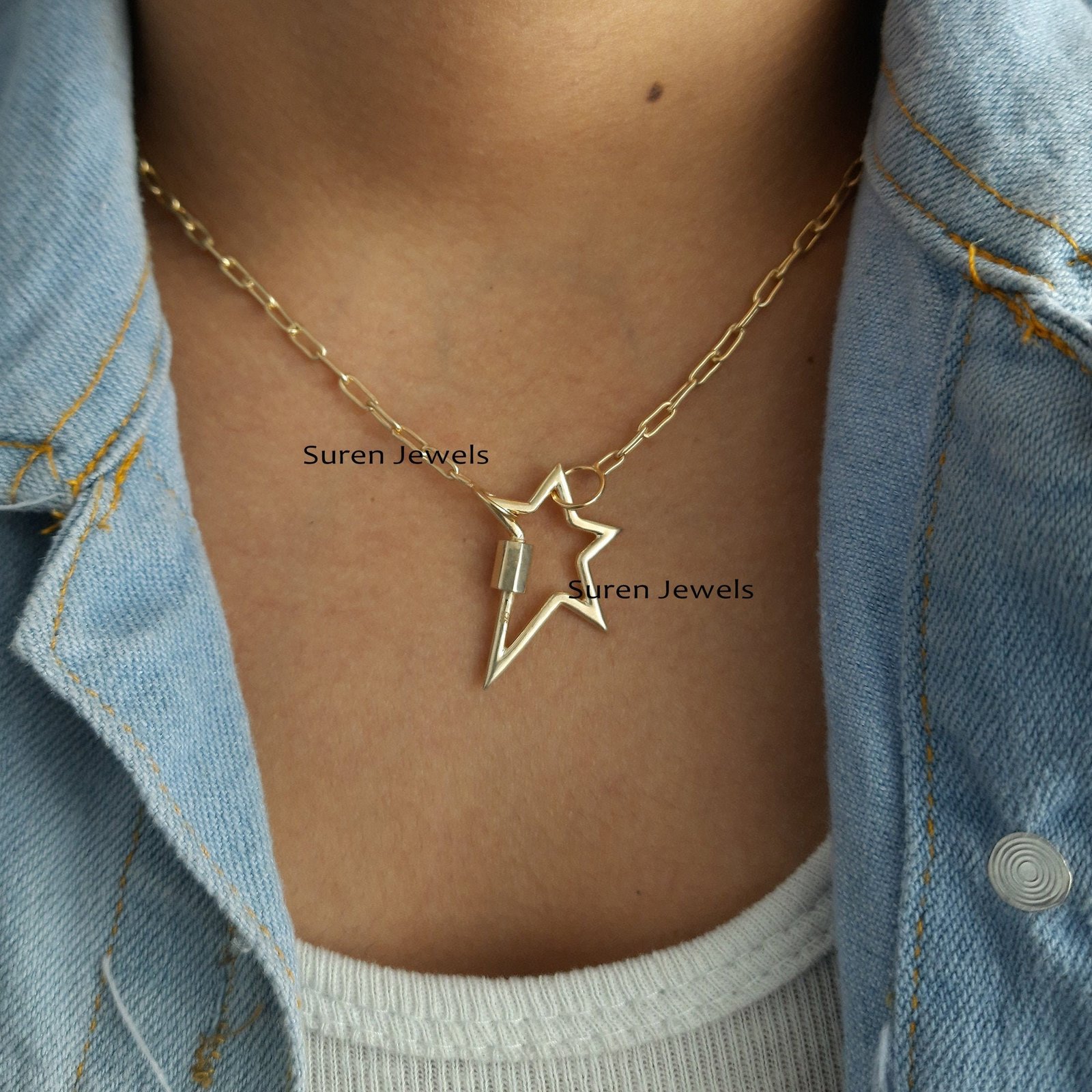 9K Gold Star Carabiner Lock Pendant Necklace - View 4 - Suren Jewels | SKU: SPC20-9KYG-N36-18I 9K Gold Star Carabiner Lock Pendant Necklace - View 4 - Suren Jewels | SKU: SPC20-9KYG-N36-18I