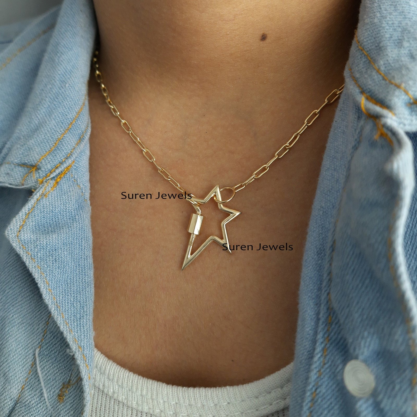9K Gold Star Carabiner Lock Pendant Necklace - View 5 - Suren Jewels | SKU: SPC20-9KYG-N36-18I 9K Gold Star Carabiner Lock Pendant Necklace - View 5 - Suren Jewels | SKU: SPC20-9KYG-N36-18I