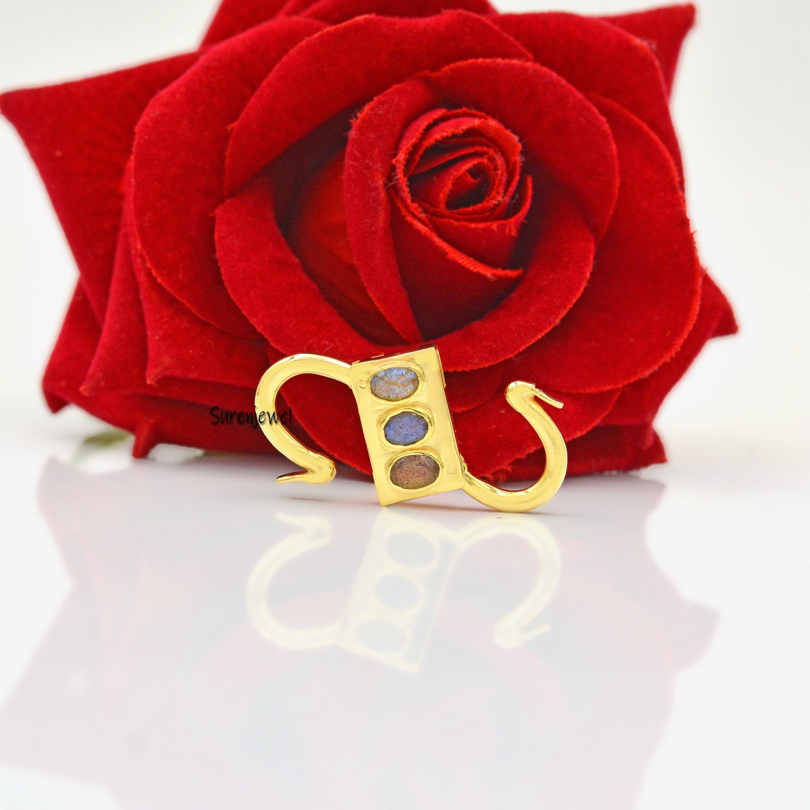 Handmade Garnet Gemstone Padlock: 925 Silver Pendant - View 7 - Suren Jewels | SKU: SJP31-SLYGGT Handmade Garnet Gemstone Padlock: 925 Silver Pendant - View 7 - Suren Jewels | SKU: SJP31-SLYGGT