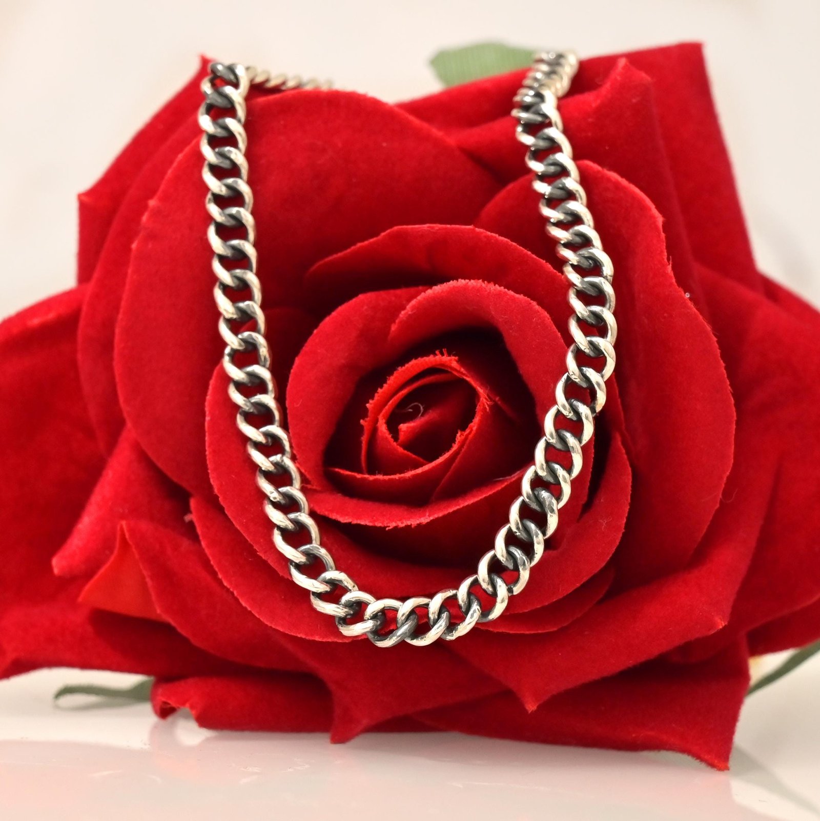 Oxidized 925 Silver Chain: Vintage Carabiner Lock Necklace - View 2 - Suren Jewels | SKU: G81-SLOXYG-26I Oxidized 925 Silver Chain: Vintage Carabiner Lock Necklace - View 2 - Suren Jewels | SKU: G81-SLOXYG-26I