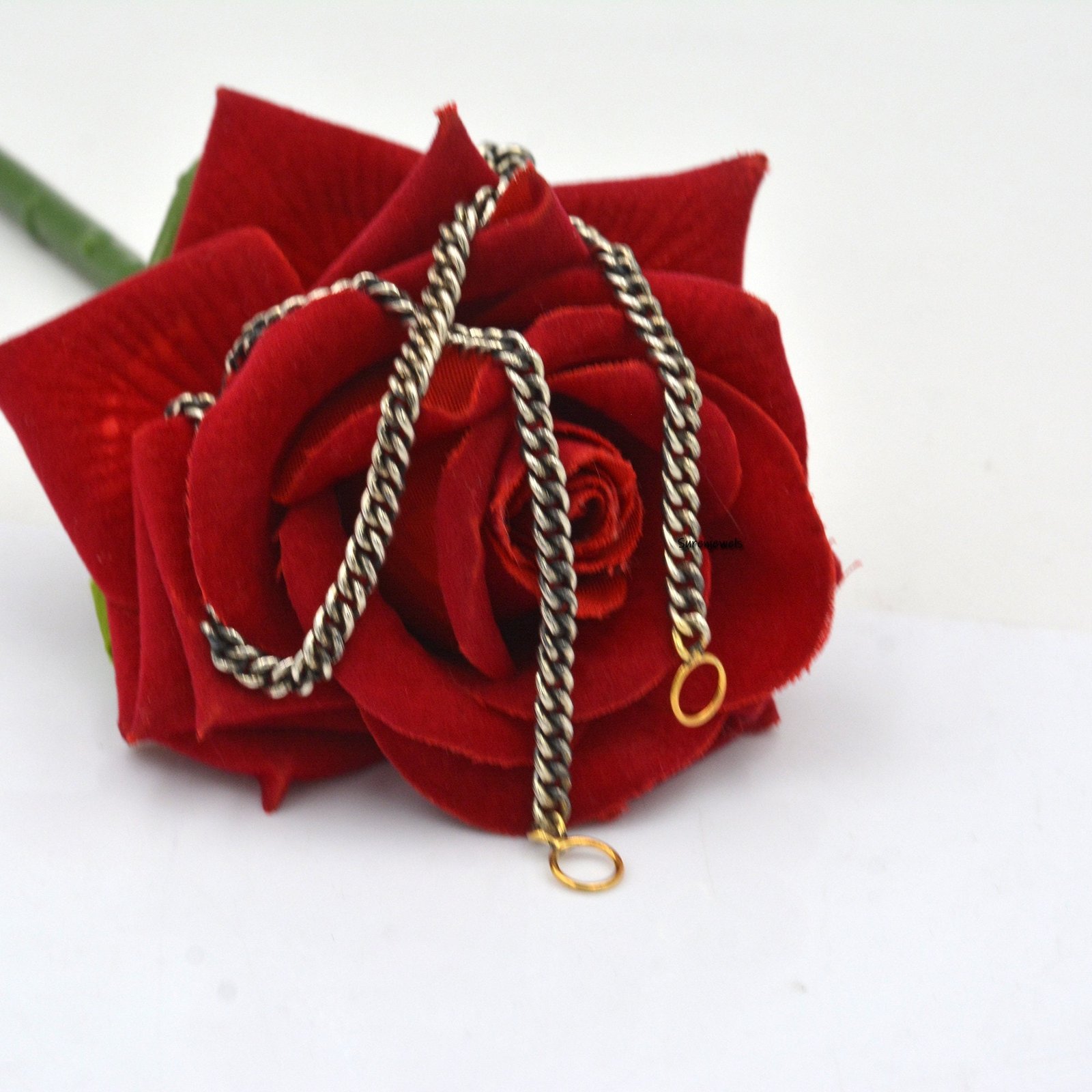 Oxidized 925 Silver Chain: Vintage Carabiner Lock Necklace - View 4 - Suren Jewels | SKU: G81-SLOXYG-26I Oxidized 925 Silver Chain: Vintage Carabiner Lock Necklace - View 4 - Suren Jewels | SKU: G81-SLOXYG-26I