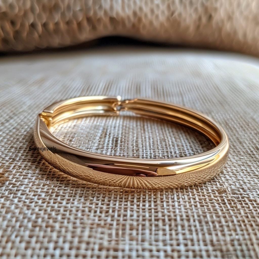 Solid 14k Gold Hinged Bangle: Dainty Oval Bracelet - Suren Jewels | SKU: SJB310-SLYG-7I Solid 14k Gold Hinged Bangle: Dainty Oval Bracelet - Suren Jewels | SKU: SJB310-SLYG-7I